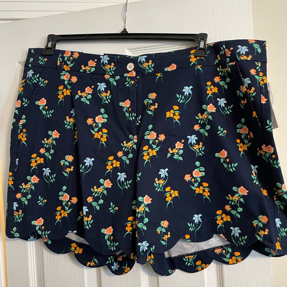 Scalloped Floral Shorts